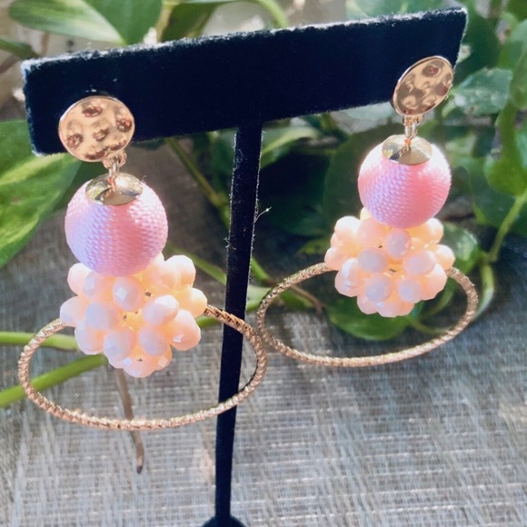 Lilly Pulitzer NWT 🩷CALIENTE  BEADED HOOPS EARRINGS⭐️ Lightweight Pierced - Picture 6 of 6